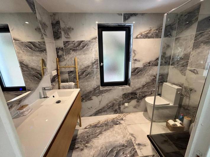 Location de vacances pour 4 personnes, avec jardin ainsi que piscine et jacuzzi à Saint-Cyran-du-Jambot - 3