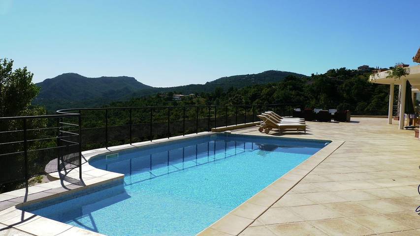 Chalet para 8 personas, con terraza además de piscina y jardín - 1
