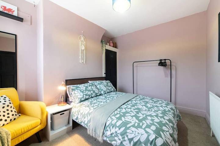 Best Work Stays | 4 Bedrooms | Washer | Free Parking in Liverpool, Merseyside