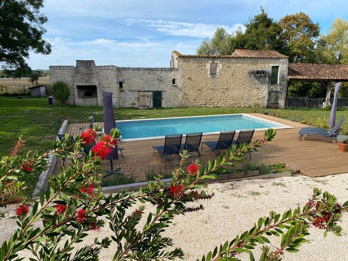 Location de vacances pour 6 personnes, avec jardin ainsi que piscine et vue à Tonnay-Charente - 4