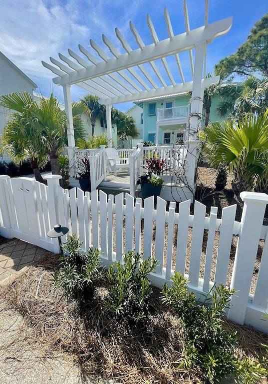 Vacation house for 4 people, with yard and pool the Florida Panhandle