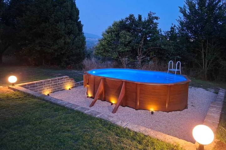 Location de vacances pour 8 personnes, avec terrasse et jardin à Calvi dell'Umbria