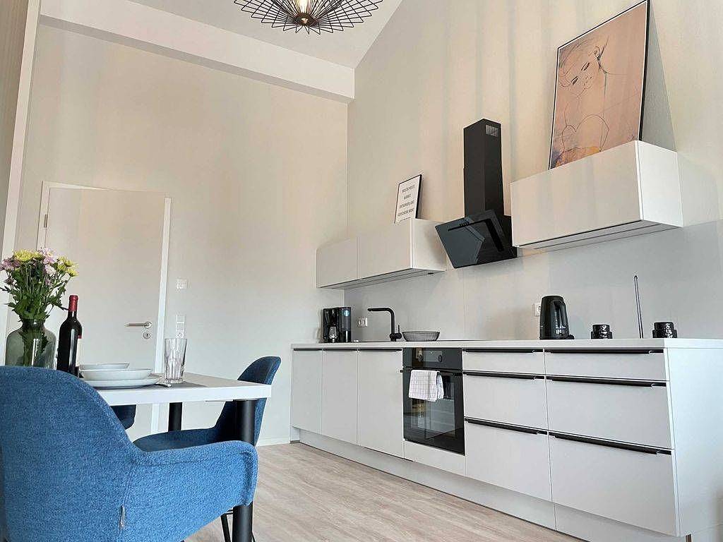 Ganze Wohnung, Moderne Ferienwohnung Deichzauber mit überdachtem Balkon, Wlan und Flussblick in Norden, Norden und Umgebung