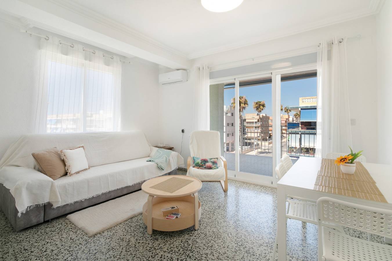 Entire apartment, Apartment 'Sunflower Pesak' with Wi-Fi in Santa Pola, Costa Blanca