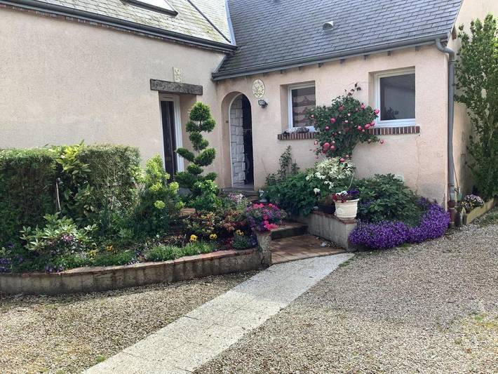 Gîte pour 2 personnes, avec vue ainsi que jardin et terrasse, animaux acceptés à Bleury-Saint-Symphorien