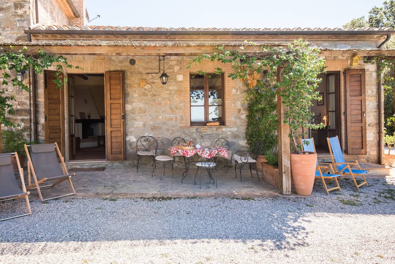 Podere Giardino Wine & Bed – Melograno Apartment: Country House with Pool, Wi-Fi & Ac in Montalcino, Val d'Orcia
