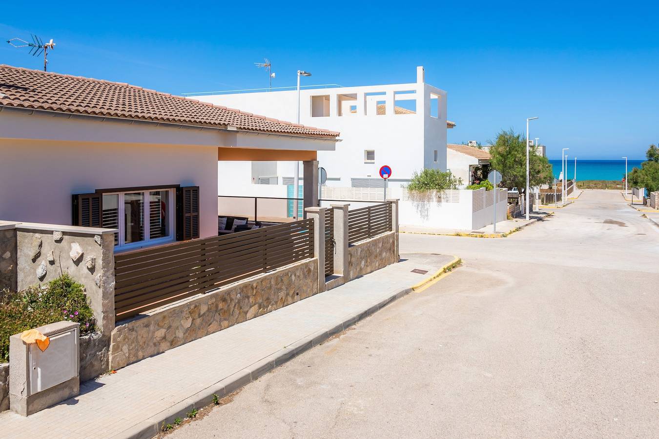 Villa "Casa Voramar Son Serra Beach" avec vue sur la mer, jardin et Wi-Fi in Playa Son Serra de Marina, Santa Margalida