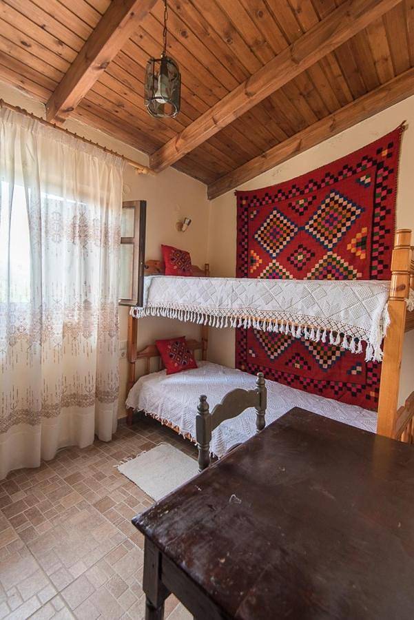 Location de vacances pour 4 personnes, avec Terrasse ainsi que Jardin et Vue ó Zarós - 3