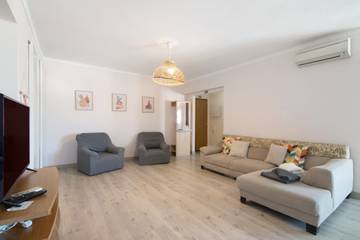 Apartamento De Férias para 7 Pessoas em Praia da Rocha, Portimão, Foto 1