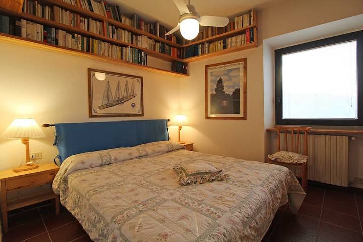 Appartement entier, Appartement de deux pièces dans résidence avec piscine et vue panoramique sur le lac à Sale Marasino in Sale Marasino, Catena Bresciana Occidentale