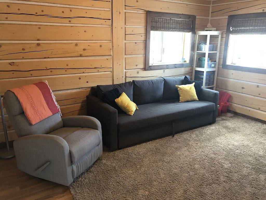 Beautiful relaxing Log Chalet with amazing view of Saint-Elias Mountain range. in Yukon