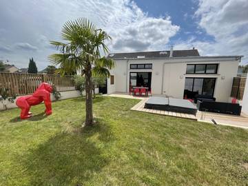 Gîte pour 6 personnes, avec terrasse ainsi que jacuzzi et jardin, animaux acceptés à La Mézière