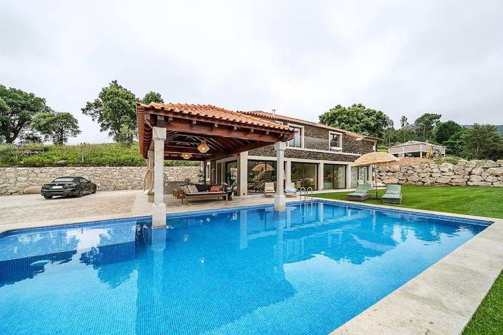 Location de vacances pour 8 personnes, avec vue ainsi que jardin et piscine à Vila Nova de Cerveira - 2