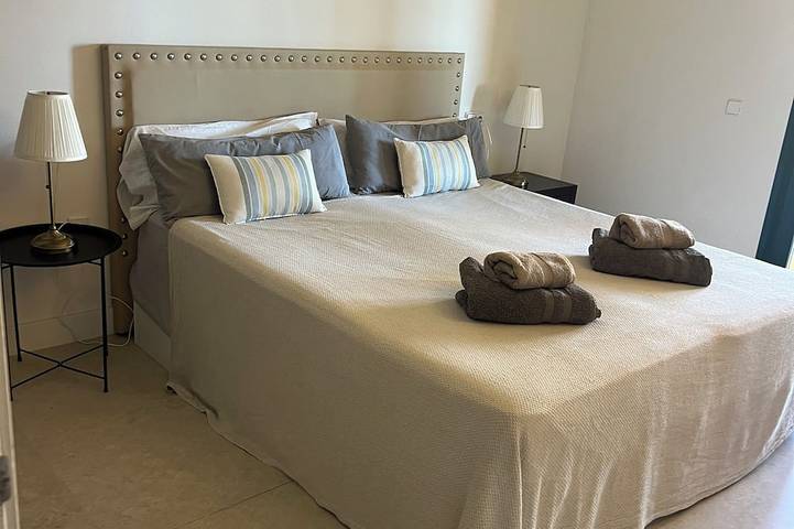 Apartamento entero, Marbella 3 dormitorios amplio Bulevar de San Pedro, cerca Puerto Banús in San Pedro Alcántara, Marbella