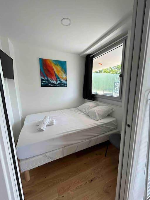 Appartement entier, One-Bedroom Apartment in Massy, Essonne