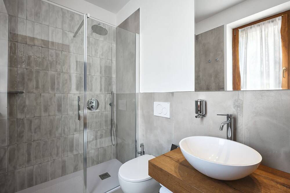 Charming portion of villa with pool in the hills of Verona in Verona, Verona Province