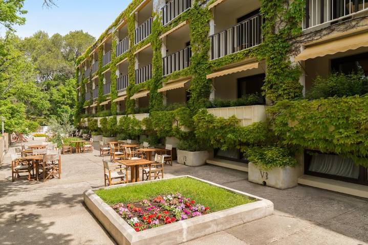 Hôtel pour 2 personnes, avec Balcon et Terrasse ainsi que Jardin et Piscine dans Thermes de Gréoux les Bains - 2