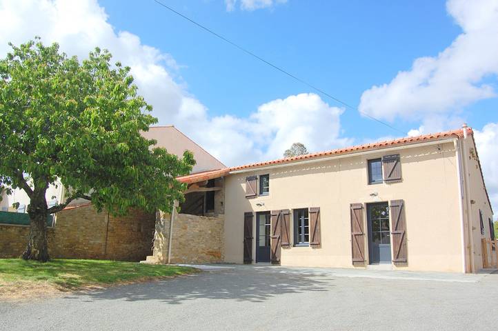 Gîte pour 14 personnes, avec jardin et terrasse