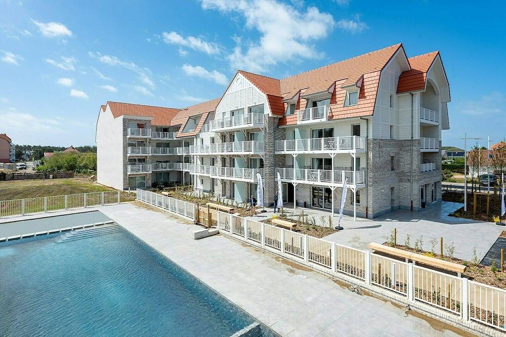 Entire apartment, The studio offers a cozy bedroom with a double bed in Sainte Cécile Plage, Camiers