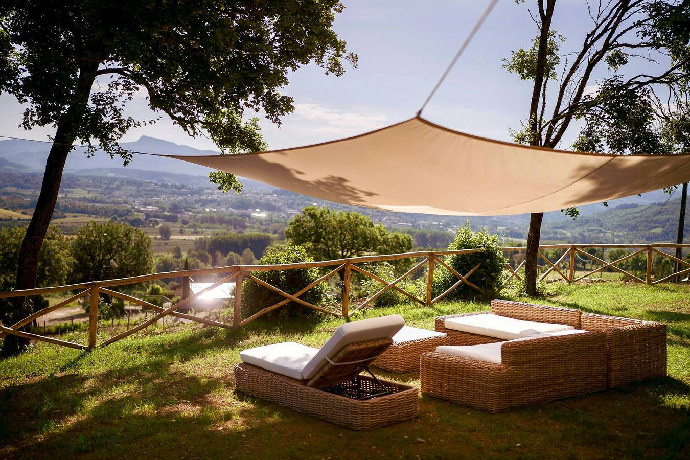 Villa in pietra con piscina panoramica in Poppi, Casentino