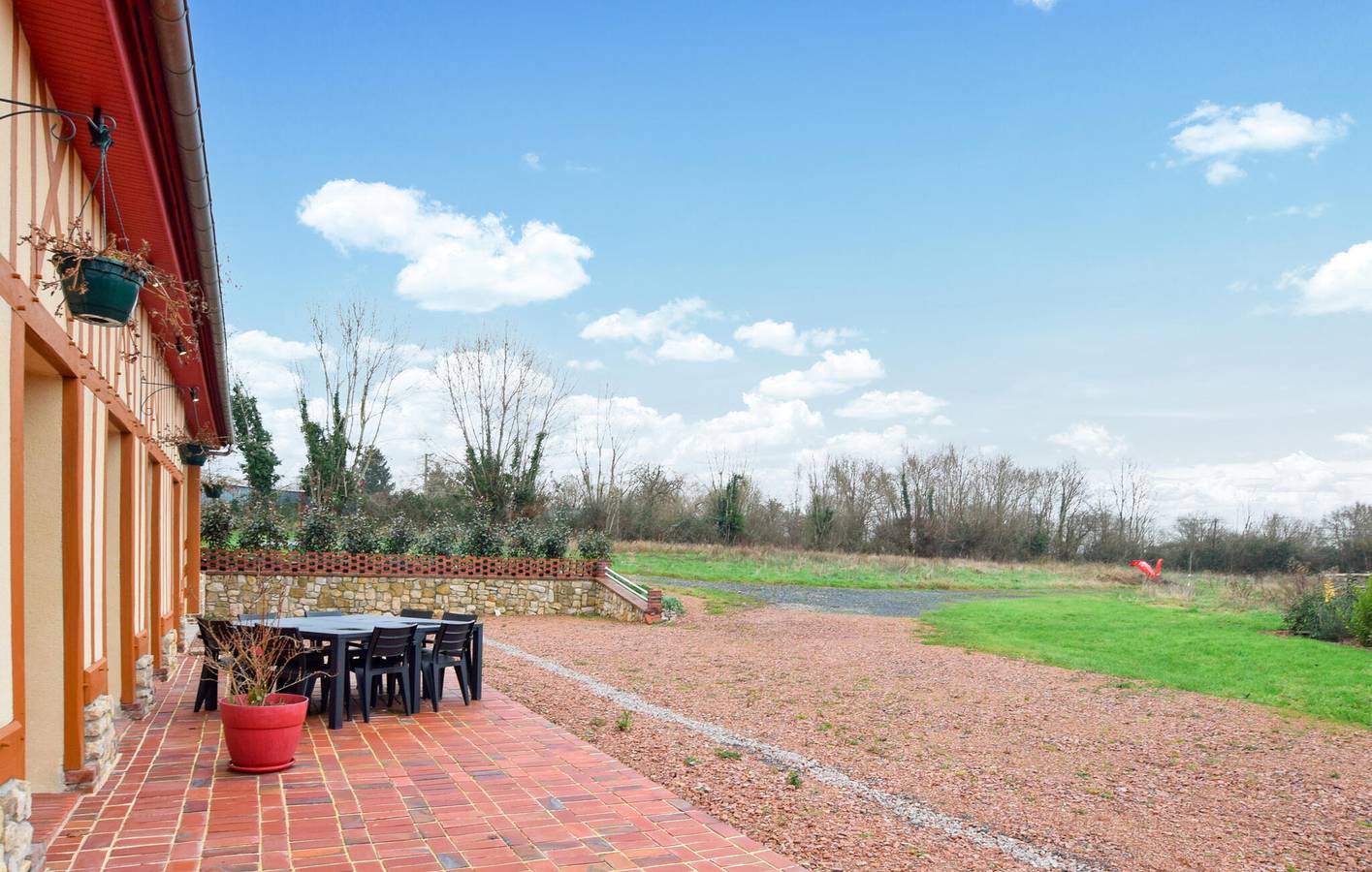 Appartement confortable avec jardin et parking, à 1,5 km de la rivière L'Orbiquet in Saint-Roch-de-l'Orbiquet, Région de Lisieux