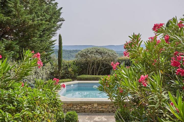 Casa de vacaciones para 9 personas, con vistas además de jardín y piscina - 1