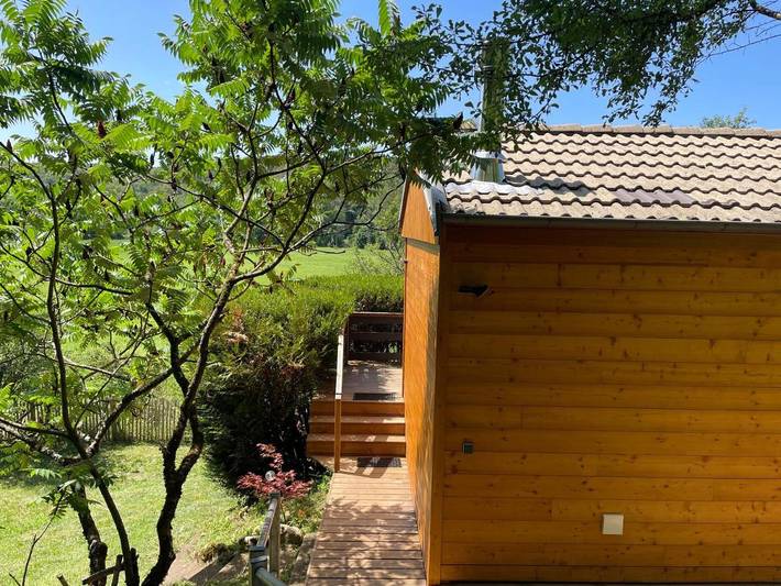 Location de vacances pour 2 personnes, avec Balcon et Terrasse ainsi que Jardin et Vue dans Chenecey-Buillon