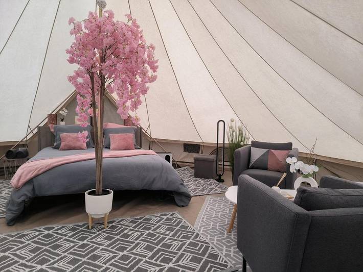 Tente pour 2 personnes, avec Jacuzzi et Terrasse ainsi que Jardin et Vue