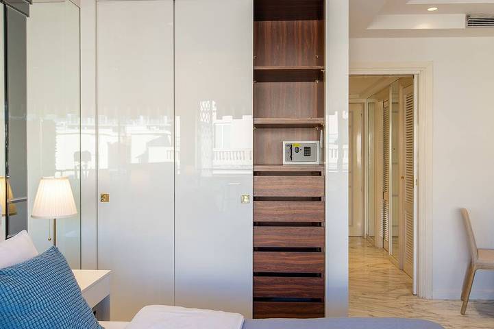 Gîte pour 4 personnes, avec balcon et piscine dans Office De Tourisme Et Des Congres De Nice - 4