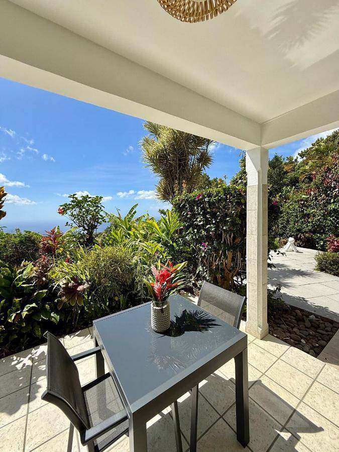 Location de vacances pour 3 personnes, avec vue ainsi que jardin et terrasse dans La Soufrière