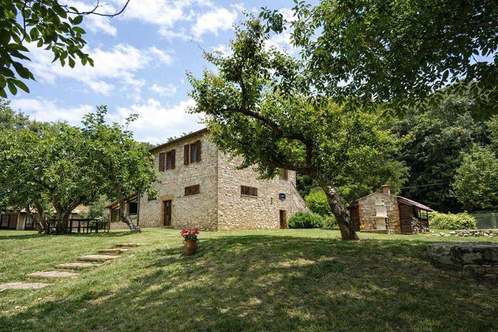 Location de vacances pour 8 personnes, avec piscine ainsi que jardin et vue à Lugnano in Teverina - 2