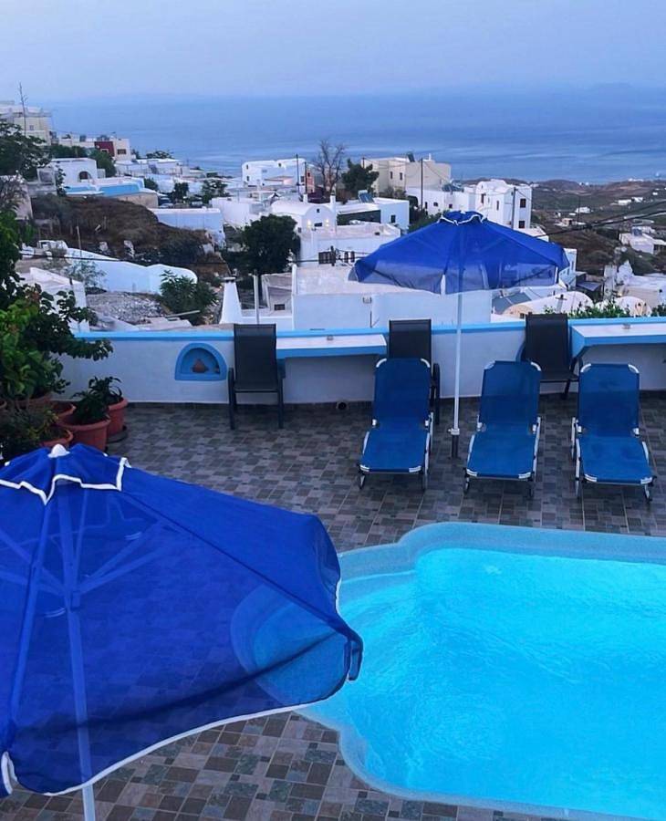 Stella Nomikou Apartments in Firostefani, Thera