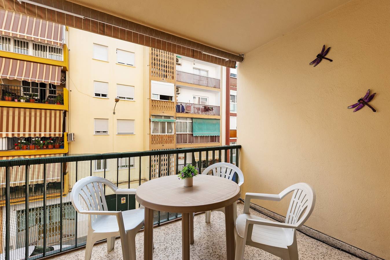 Apartamento entero, Apartamento 'Cristal' con terraza privada, Wi-Fi y aire acondicionado in Playa de Torre del Mar, Torre del Mar