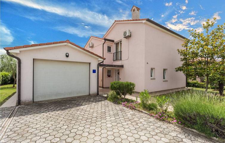 Ferienhaus für 4 Personen, mit Terrasse in Nova Vas