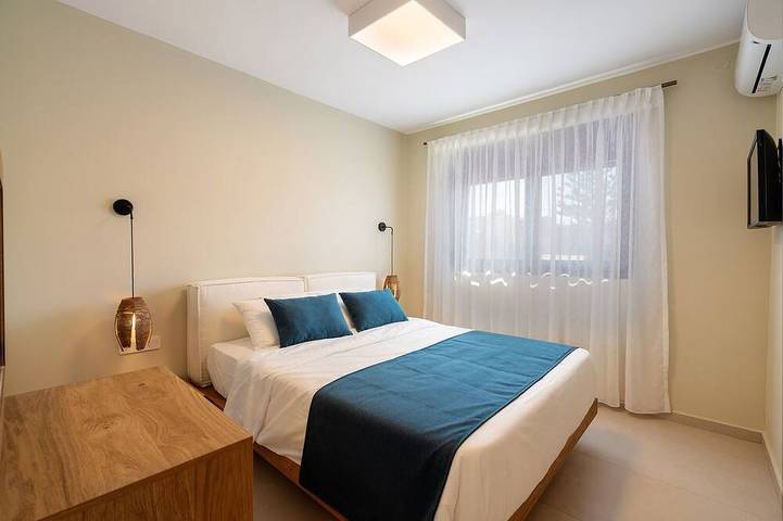 100 m van het strand, bubbelbad, zwembad, ping pong, sauna en fitnessruimte, privé ligbedden! in Rethymno (City), Rethymno en omgeving