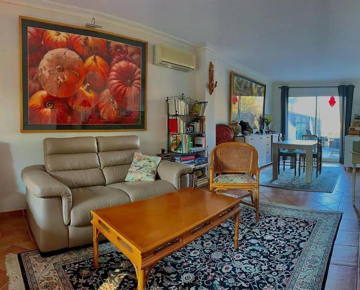 Chambre d’hôte pour 2 personnes, avec piscine et vue ainsi que balcon et jardin