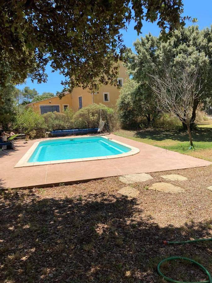 Location de vacances pour 2 personnes, avec Terrasse et Jardin ainsi que Piscine et Vue à Cornillon-Confoux - 3