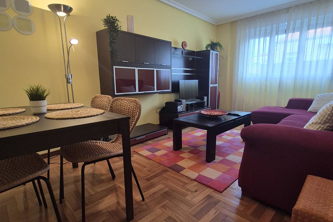 Apartamento entero, A solo 1 km de la Playa de Poniente: un encantador apartamento vacacional in Distrito Centro (Gijón), Gijón