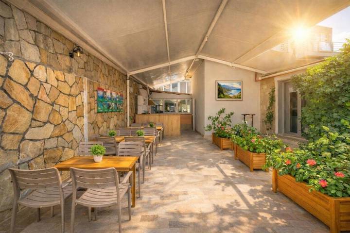 Ferienwohnung für 3 Personen, mit Ausblick und Pool sowie Garten - 1
