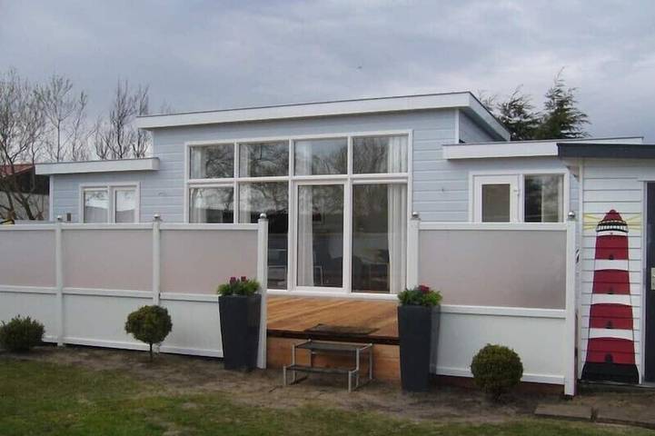Chalet voor 4 personen, met zwembad op Ameland