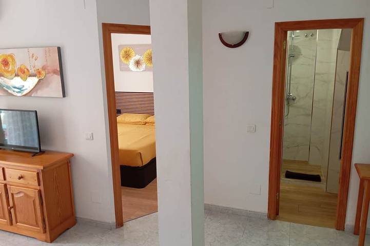 Ganze Wohnung, Burriana Strand, 50m2. 1 Schlafzimmer Apartment mit Pool - 7 Minuten zu Fuß vom Strand entfernt. in Playa de Burriana, Nerja
