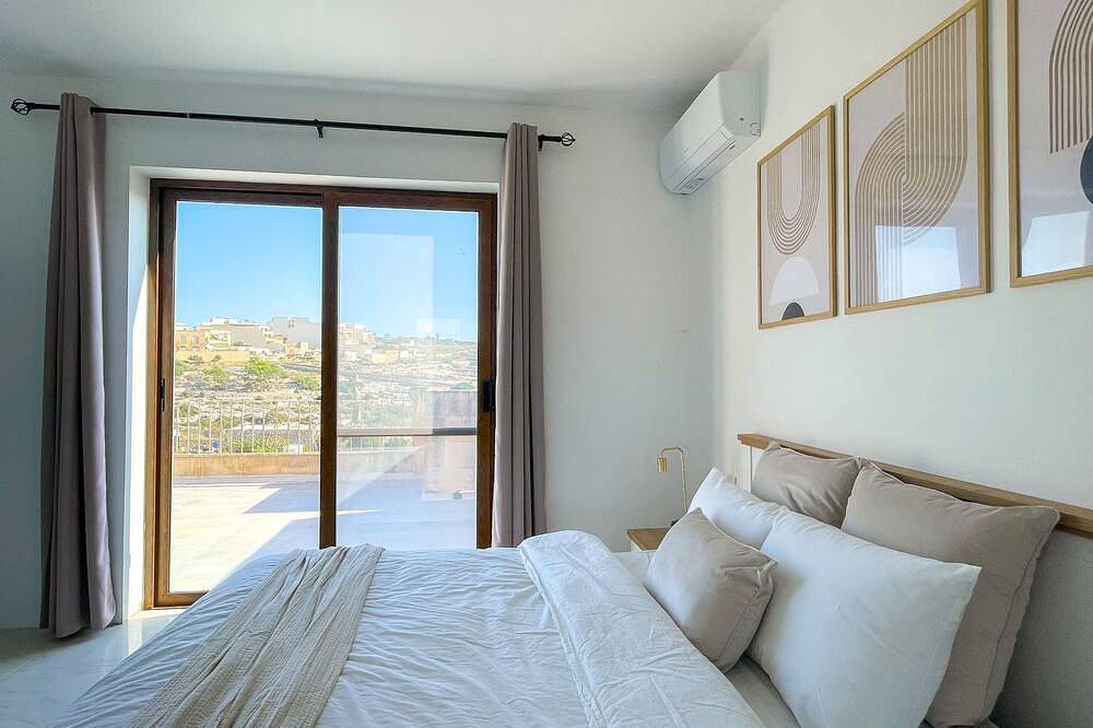 Ganze Wohnung, Penthouse with Xlendi Views & Two large Terraces in Fontana, Gozo