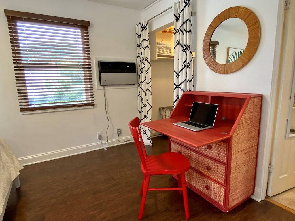 Ganze Wohnung, 1/1 steps from downtown w/bikes. clean & comfortable in West Palm Beach, Palm Beach County