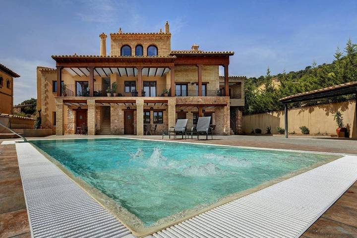 Apartamento para 6 personas, con Terraza y Jardín además de Piscina y Vistas en Alquézar