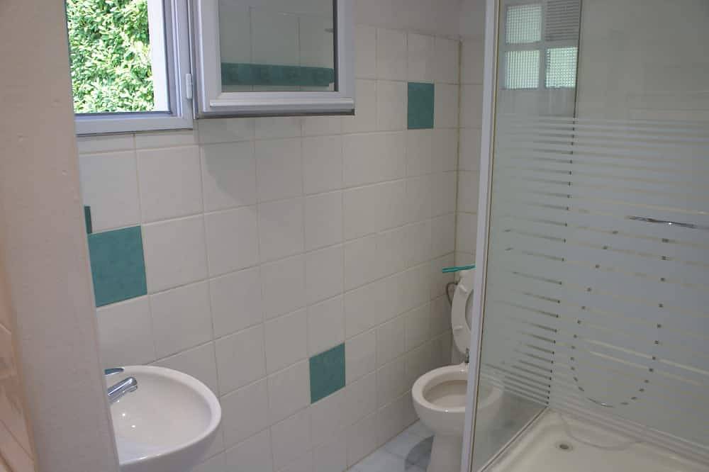 Studio Olivia independiente con jardín / piscina in Roquefort-les-Pins, Region de Cannes