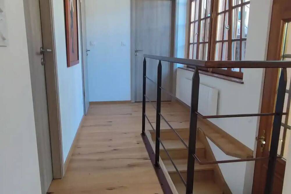 Entire apartment, Bel Appartement en Coeur de Ville Avec Parking Privé in Ribeauvillé, Parc naturel régional des Ballons des Vosges
