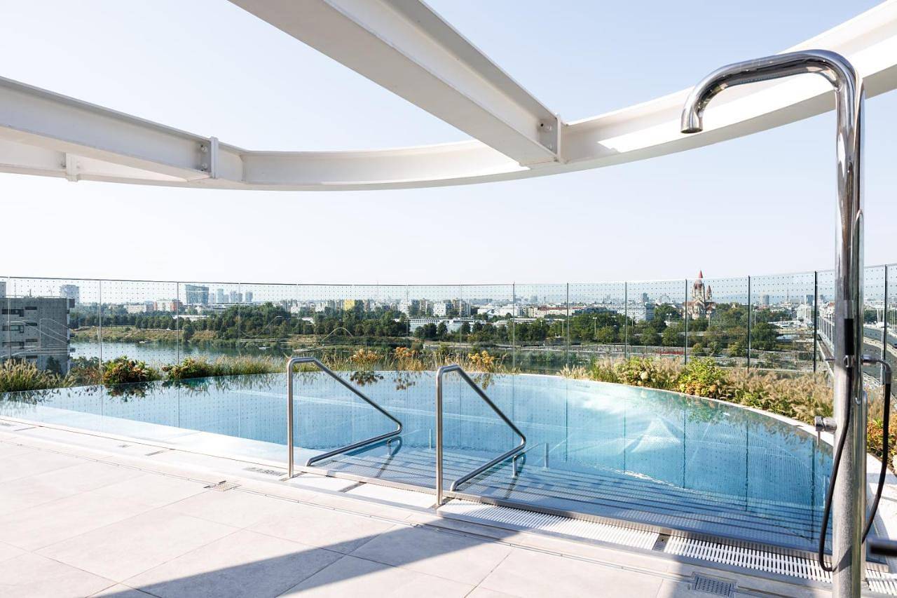 Ganze Wohnung, Skyline Suite - Danube-View Balcony & Pool in Wien, Donau Niederösterreich