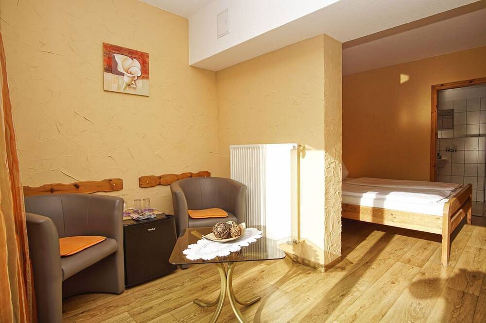 Ganze Wohnung, Gemütliche Ferienwohnung in Wassernähe - Ferienhaus Stark Apartment 01 - in Ralswiek, Bergen auf Rügen und Umgebung