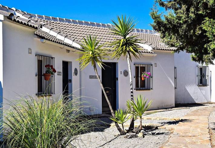 Estudio entero, Casa de vacaciones "Romantic paradise 1" con piscina, jardín y Wi-Fi, admite mascotas in Montecorto, Andalucía