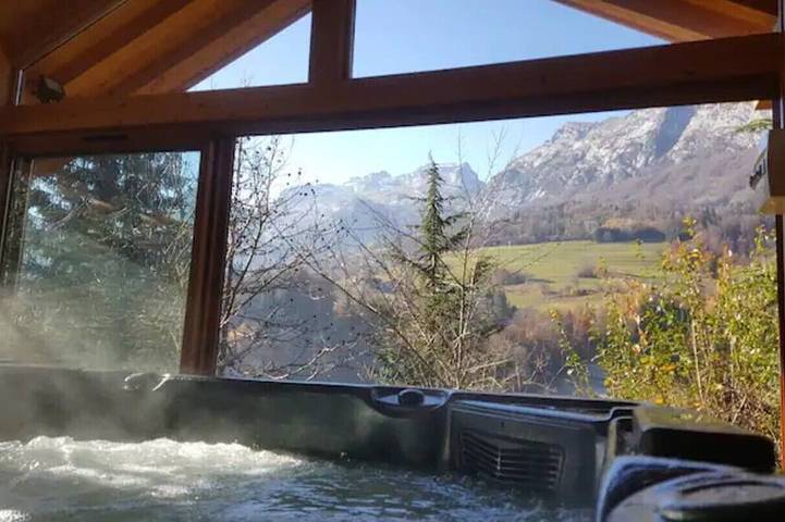 Chalet pour 8 personnes, avec jardin ainsi que balcon et jacuzzi